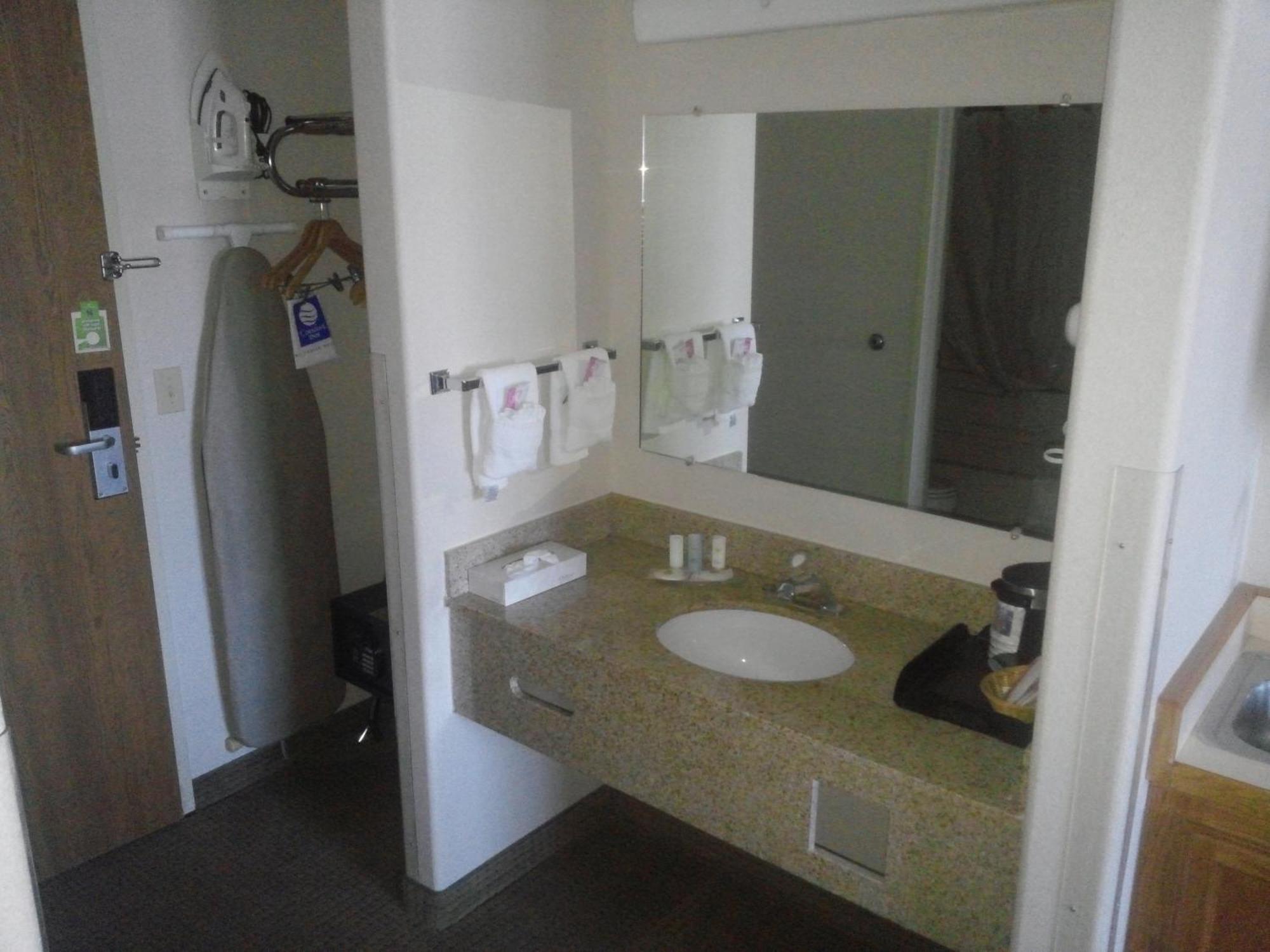 Quality Inn Delta Gateway To Rocky Mountains Bilik gambar